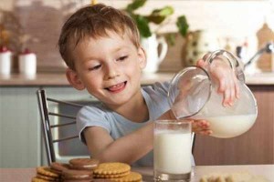 Children-breakfast-in-milk